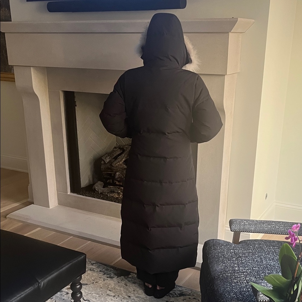 Canada Goose Women’s Dark Jacket - Picture 7 of 16